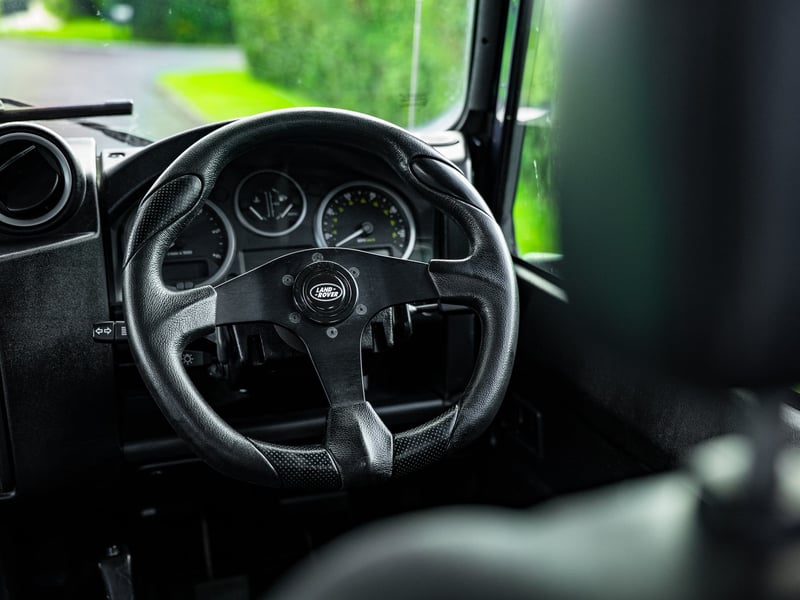 2007 Land Rover Defender or £15,000