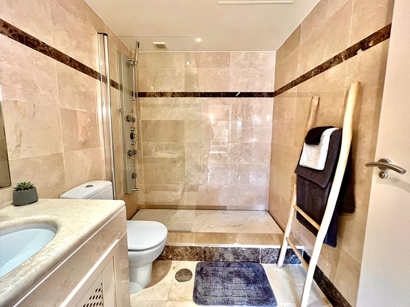 2 Bed Luxury Apartment in Spain or Â£200K 