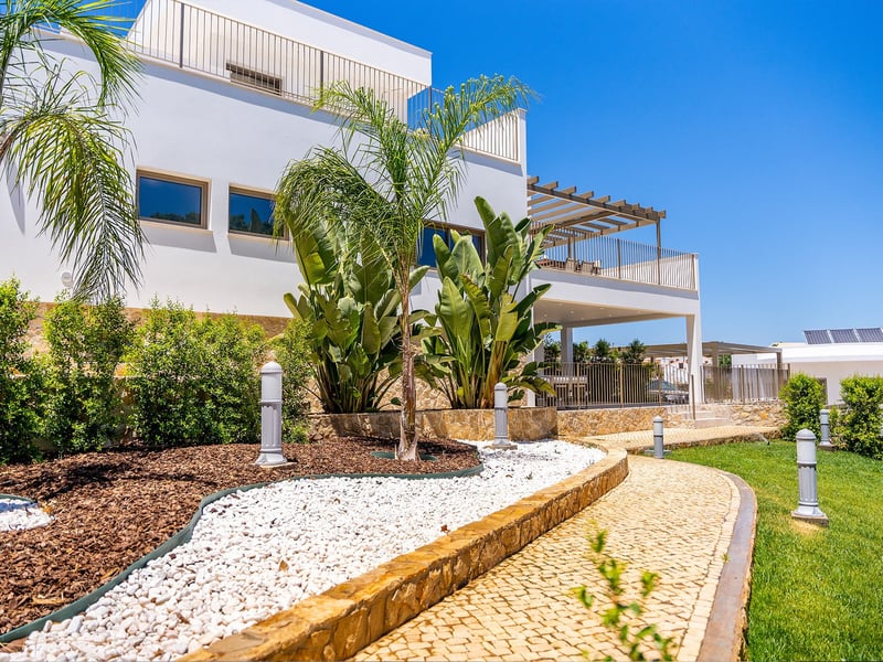 5 Bed Villa in Portugal or 1 Million Quid