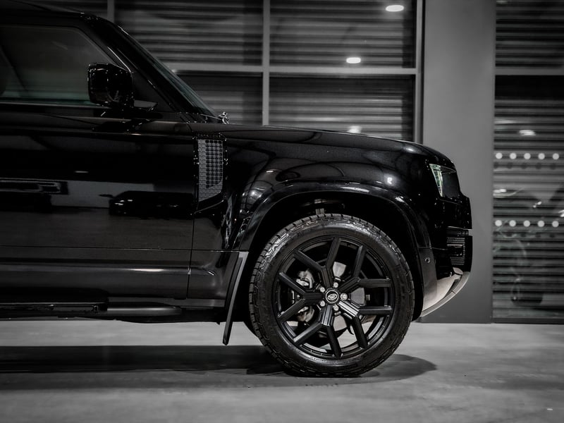 2023 Land Rover Defender OR £40,000