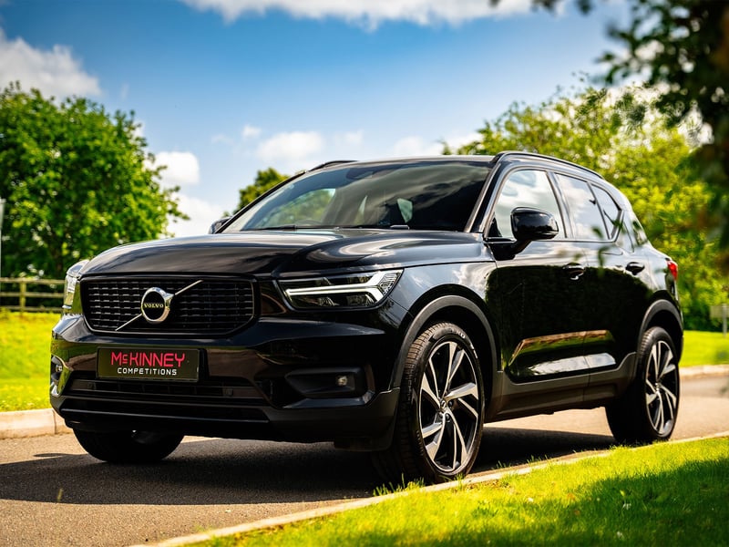 Volvo XC40 D4 R-Design Pro OR £15,000