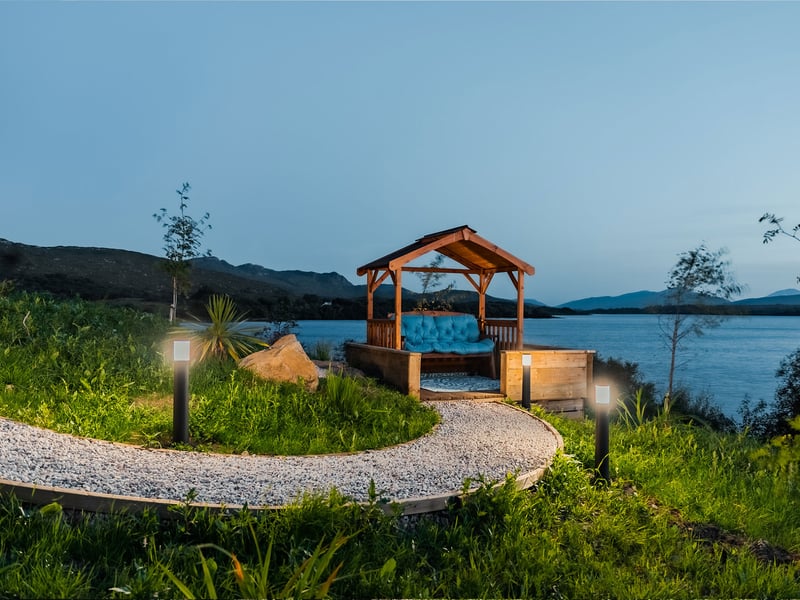 5 Bedroom Lakeside Home in Donegal OR £500,000