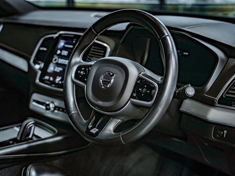 Volvo XC90 R-Design OR £25,000