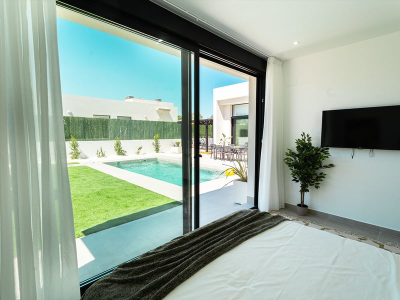 £300k Villa + £30k - Saturday Night Special!