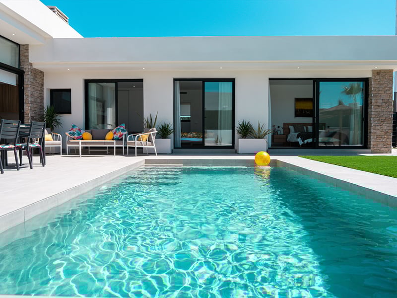 £300k Villa + £30k - Saturday Night Special!