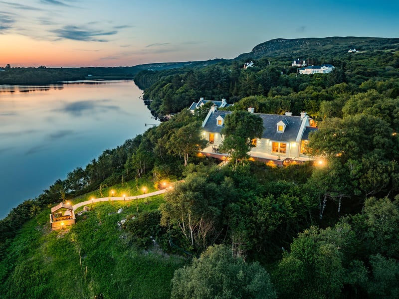 5 Bedroom Lakeside Home in Donegal OR £500,000