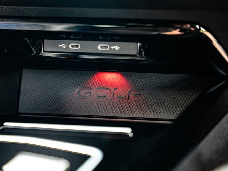 2023 VW Golf R 2.0 TSI OR £20,000