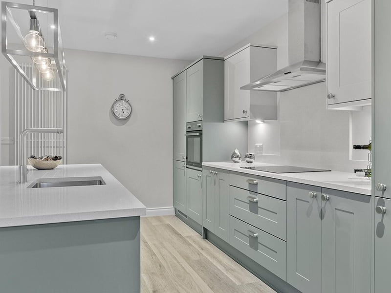 New 3 Bed Apartment & Range Rover Sport