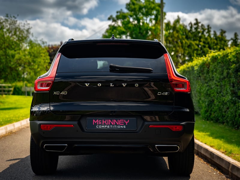 Volvo XC40 D4 R-Design Pro OR £15,000