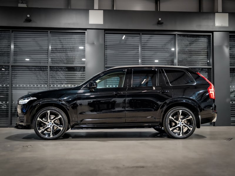2021 Volvo XC90 Momentum or £25,000