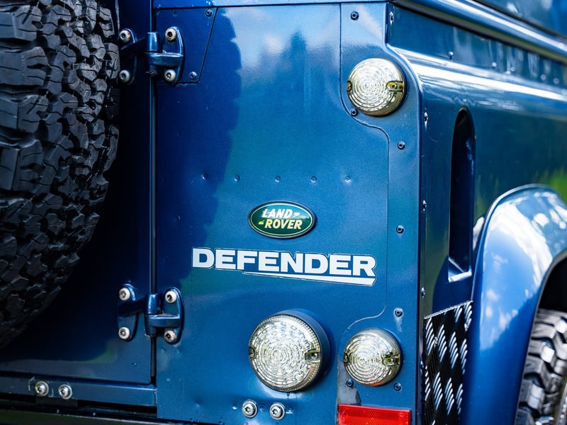 2007 Land Rover Defender or £15,000