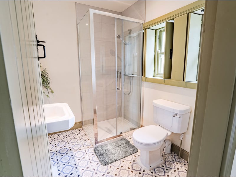 5 Bedroom Lakeside Home in Donegal OR £500,000