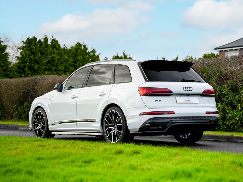 Black Edition Audi Q7 or £25,000