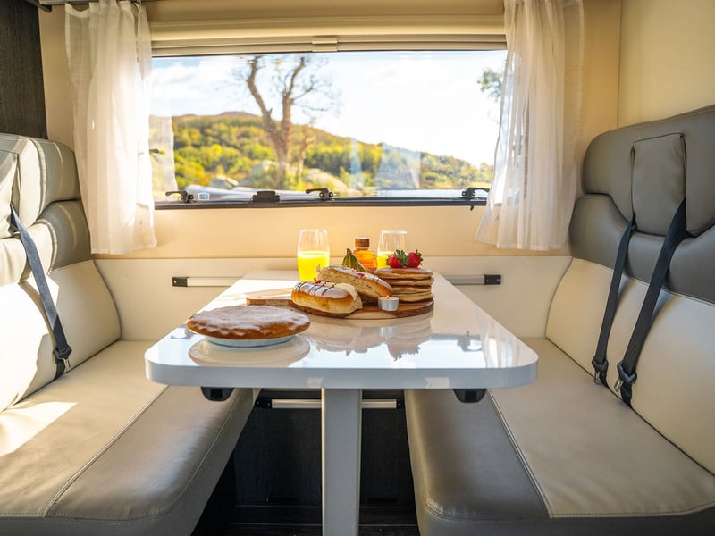 2022 Rollerteam Zefiro 675 + 2 E-Bikes OR £45,000