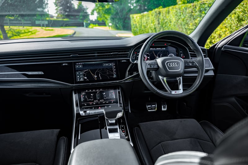 Black Audi Q8 50 TDI Quattro or £30,000