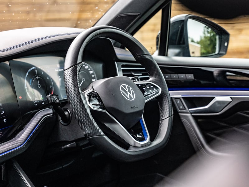 2023 Volkswagon Touareg or £35,000