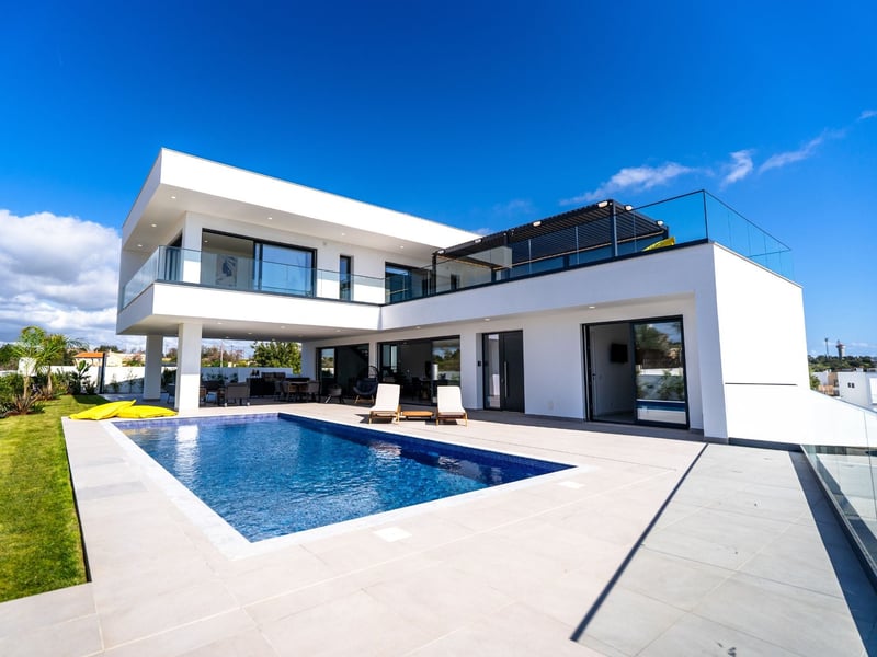 3 Bed Villa in Portugal or £700,000 - Beat The Clock!