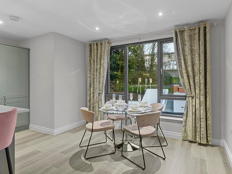 New 3 Bed Apartment & Range Rover Sport