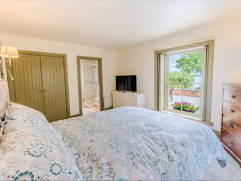 5 Bedroom Lakeside Home in Donegal OR £500,000