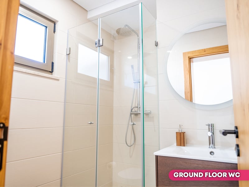 5 Bed Villa in Portugal or 1 Million Quid