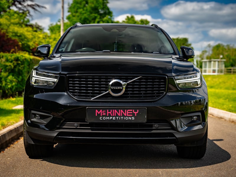 Volvo XC40 D4 R-Design Pro OR £15,000