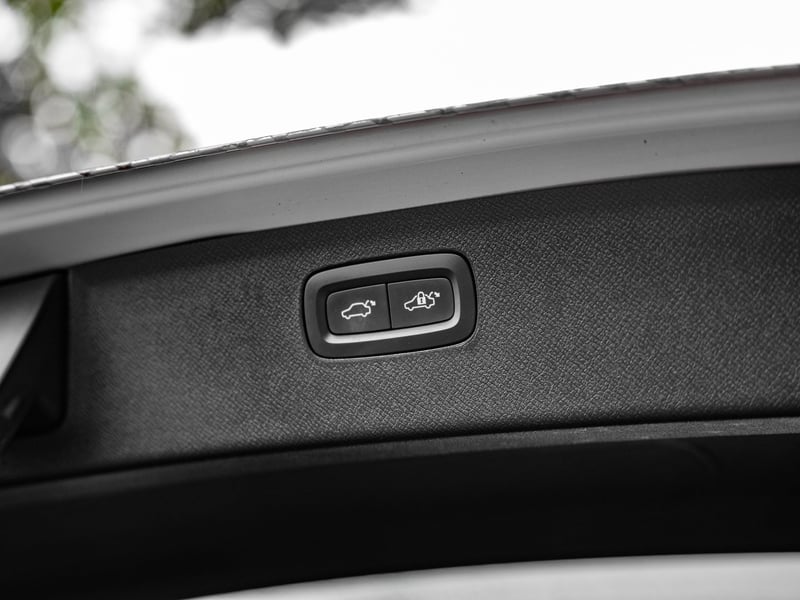 2021 Volvo XC90 B5 R-Design Pro OR £25,000