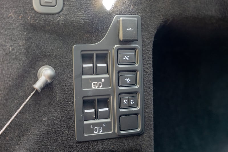 2024 Land Rover Discovery or £40,000