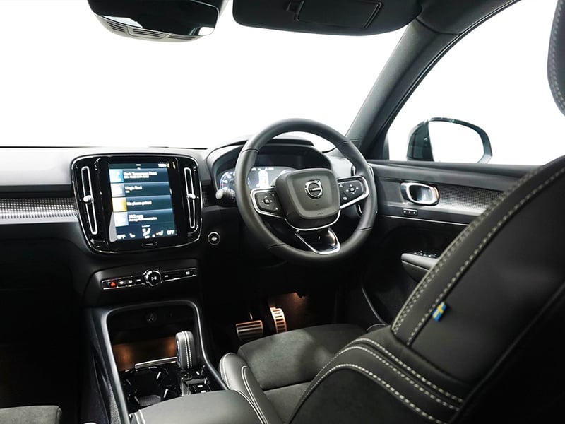 2022 Volvo XC40 Recharge Hybrid T5 R-Design