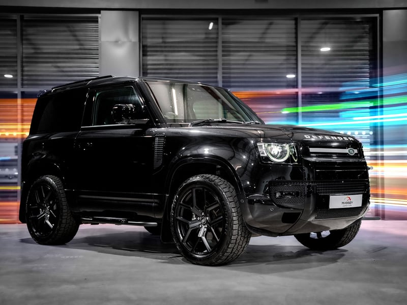 2023 Land Rover Defender OR £40,000