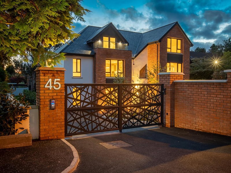 New 3 Bed Apartment & Range Rover Sport