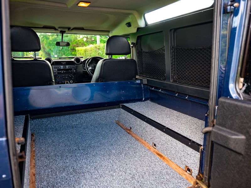 2007 Land Rover Defender or £15,000