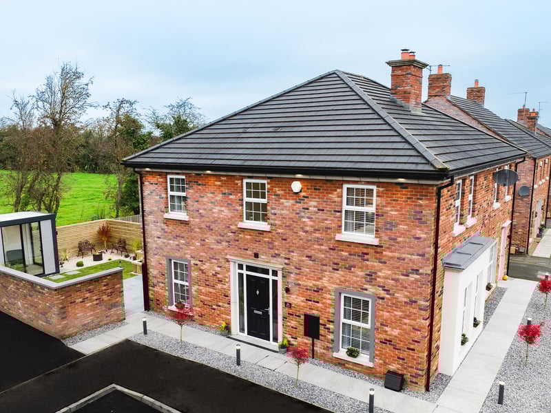 3 Bed Luxury House OR £200,000