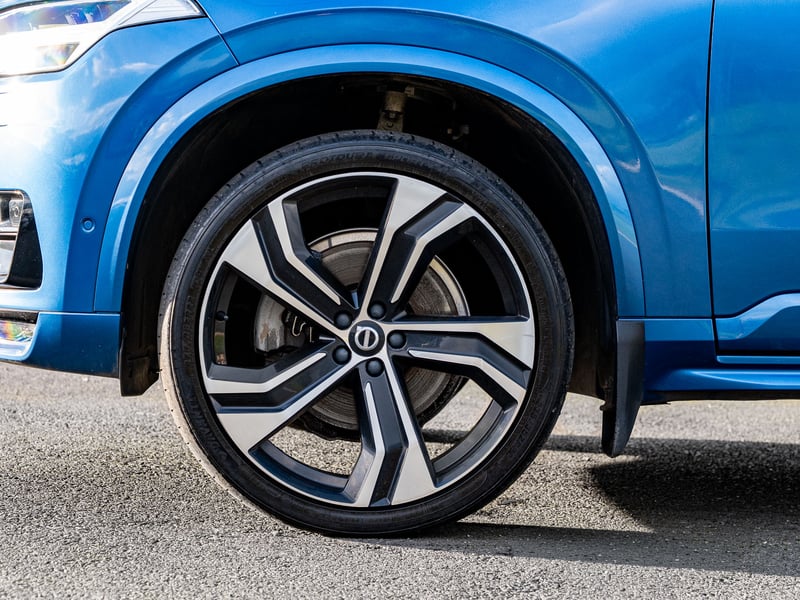 Volvo XC90 B5 R-Design OR £25,000