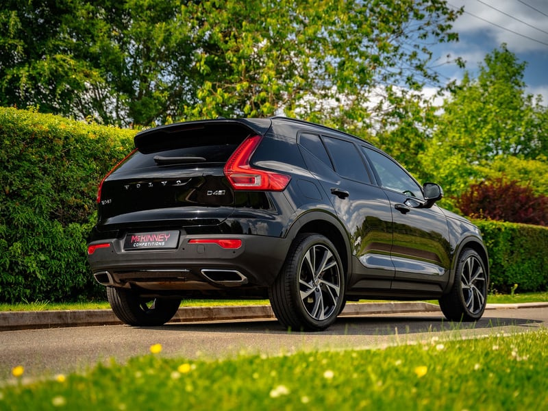 Volvo XC40 D4 R-Design Pro OR £15,000