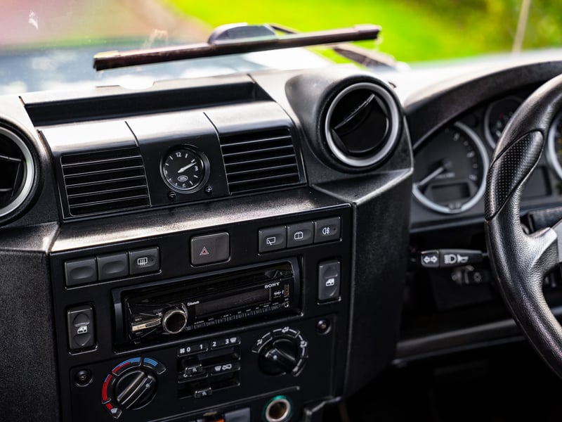 2007 Land Rover Defender or £15,000