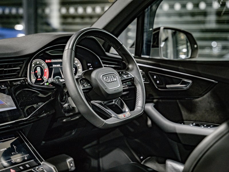 Audi Q7 S-Line Quattro OR £30,000
