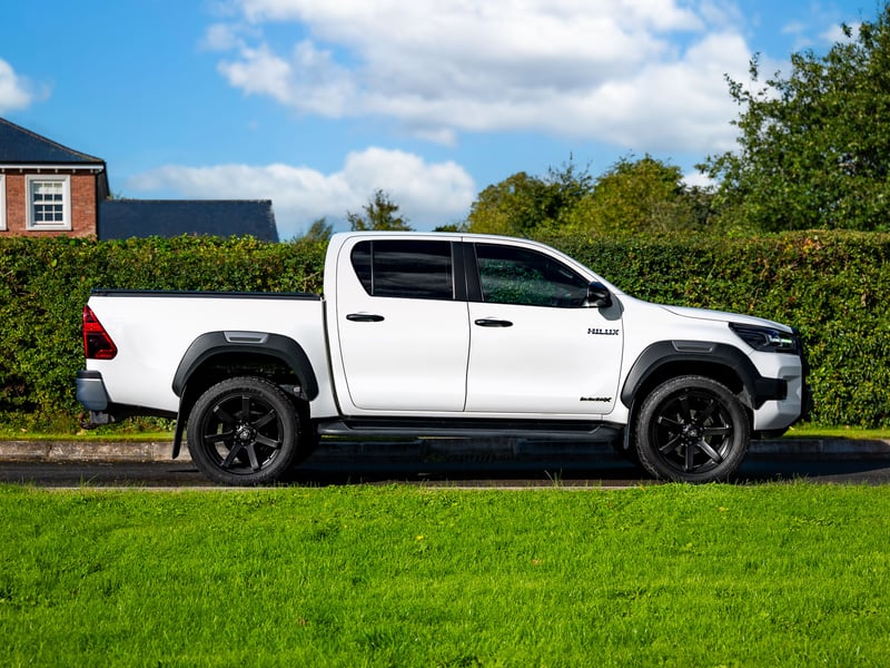 2021 Toyota Hilux Invincible X OR £20,000