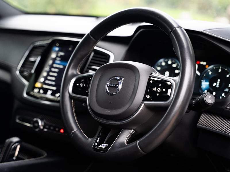 Volvo XC90 B5 R-Design OR £25,000