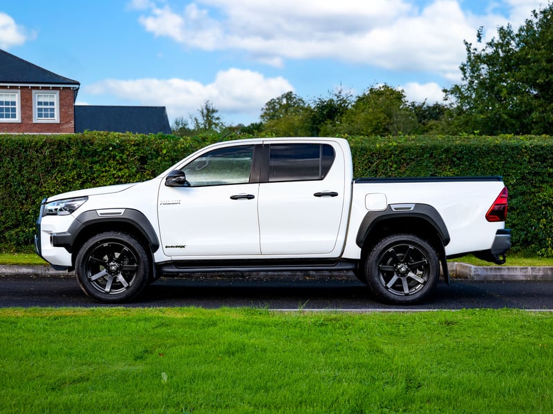 2021 Toyota Hilux Invincible X OR £20,000