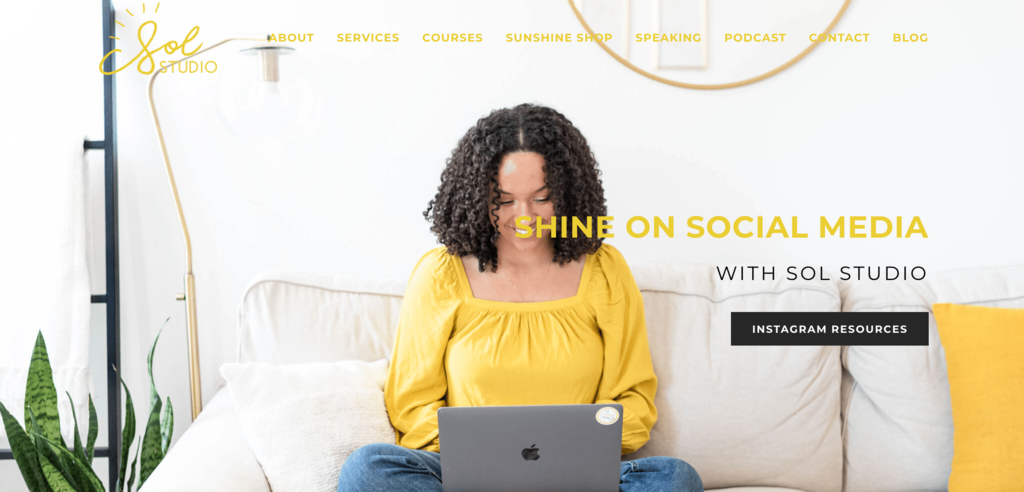 Page d'accueil de Sol Studio, une petite entreprise de gestion des r&eacute;seaux sociaux.