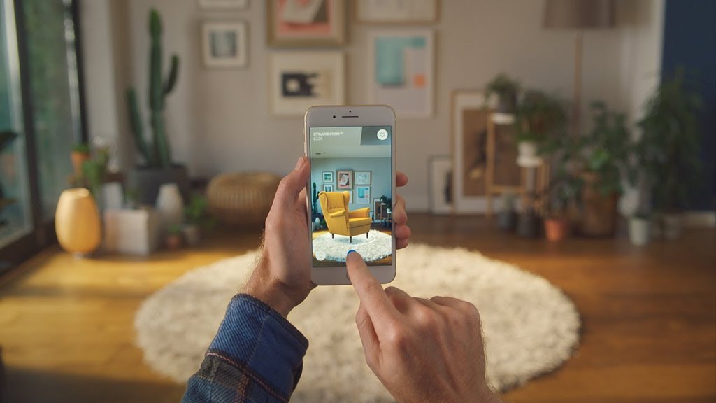 aplicativo AR ikea place para colocar m&oacute;veis virtuais no seu espa&ccedil;o f&iacute;sico