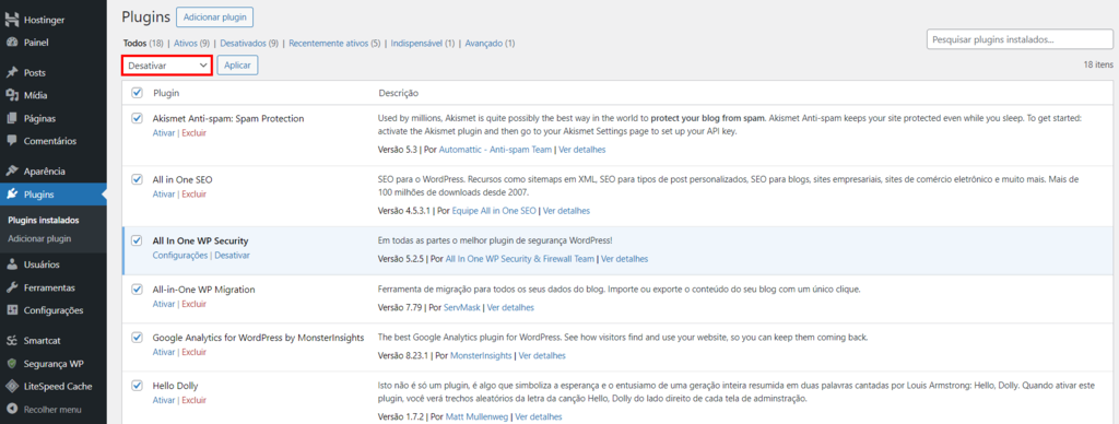 Seção do plugin do WordPress com a caixa suspensa Ação em massa apontando para Desativar e destacada.