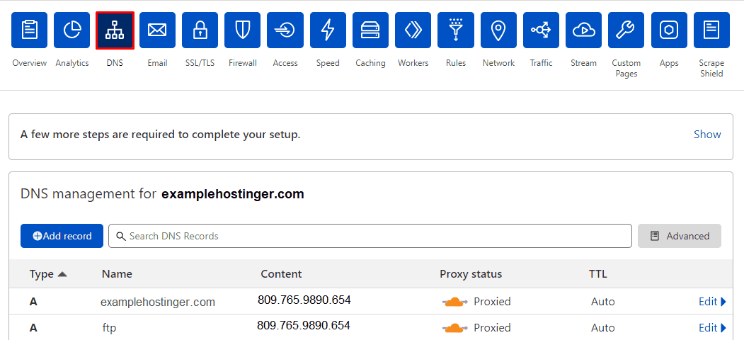 Pagina delle impostazioni DNS di Cloudflare che mostra i record A e i loro indirizzi IP.