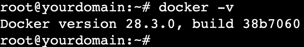 Een terminaluitvoer toont de ge&iuml;nstalleerde Docker-versie