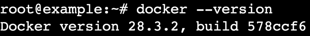 Terminal mit der Ausgabe des Befehls docker --version zur Bestätigung der Installation