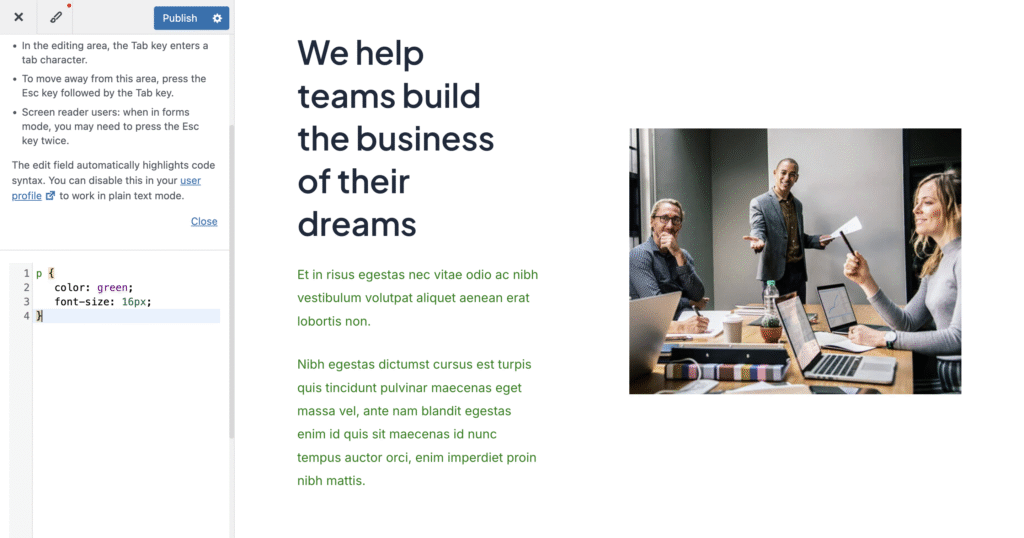 WordPress-Customizer zeigt den Editor &bdquo;Zus&auml;tzliches CSS&ldquo; mit Live-Vorschaufenster.