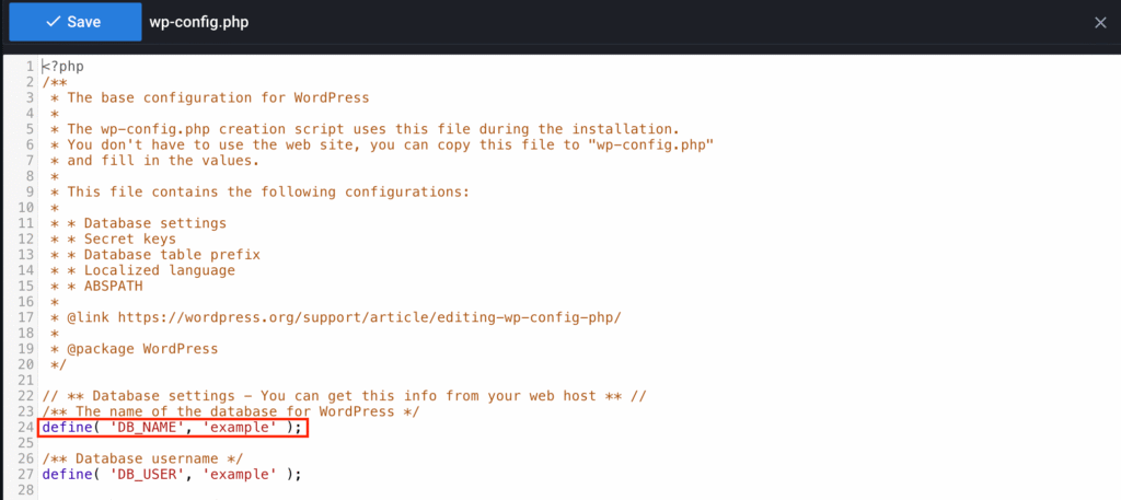Dateimanager mit geöffneter Datei wp-config.php und hervorgehobenem Datenbanknamen.