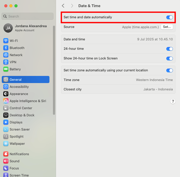 Datums- und Uhrzeiteinstellungen in macOS mit hervorgehobener Option zum automatischen Synchronisieren