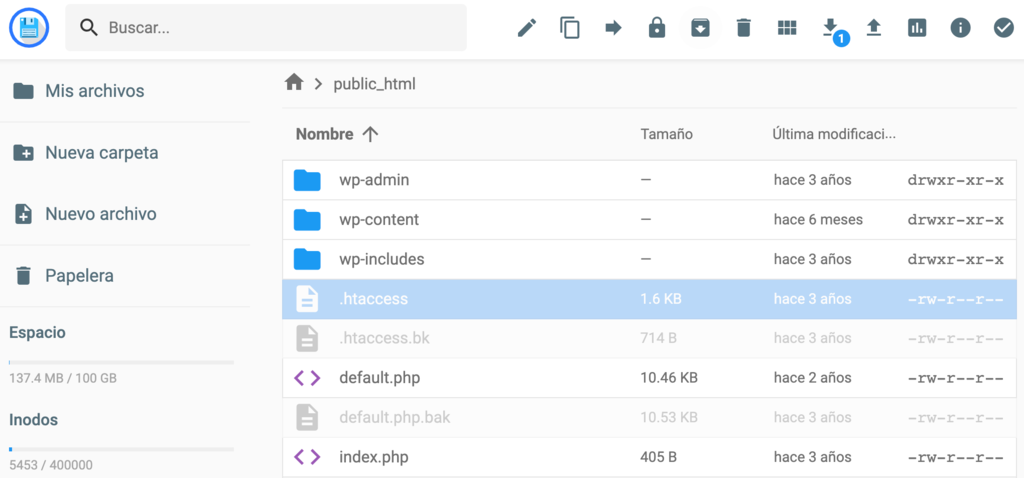 Gestor de archivos Hostinger. El archivo .htaccess está seleccionado