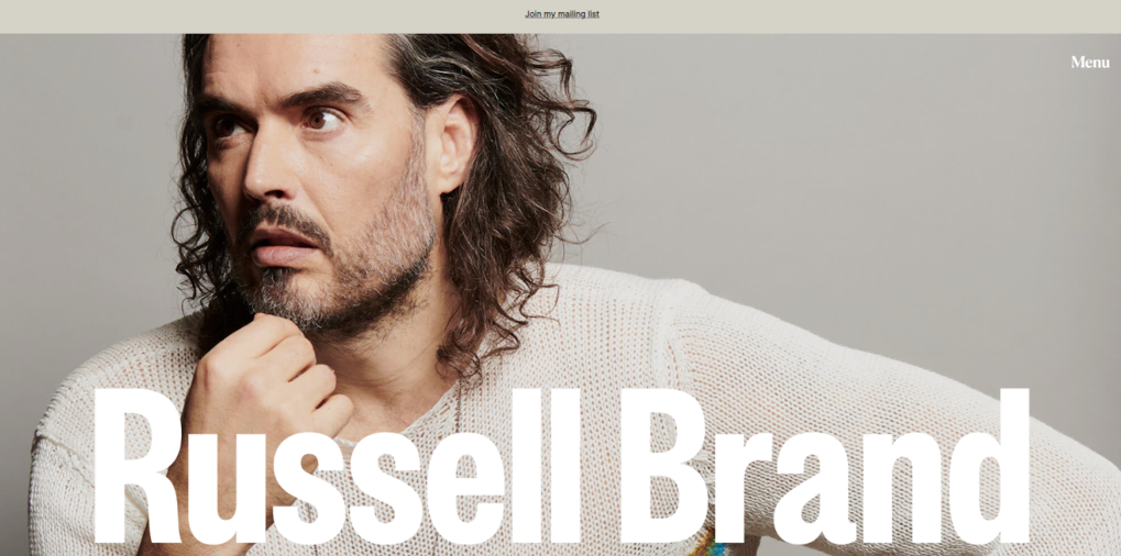 P&aacute;gina de inicio del sitio web Russell Brand